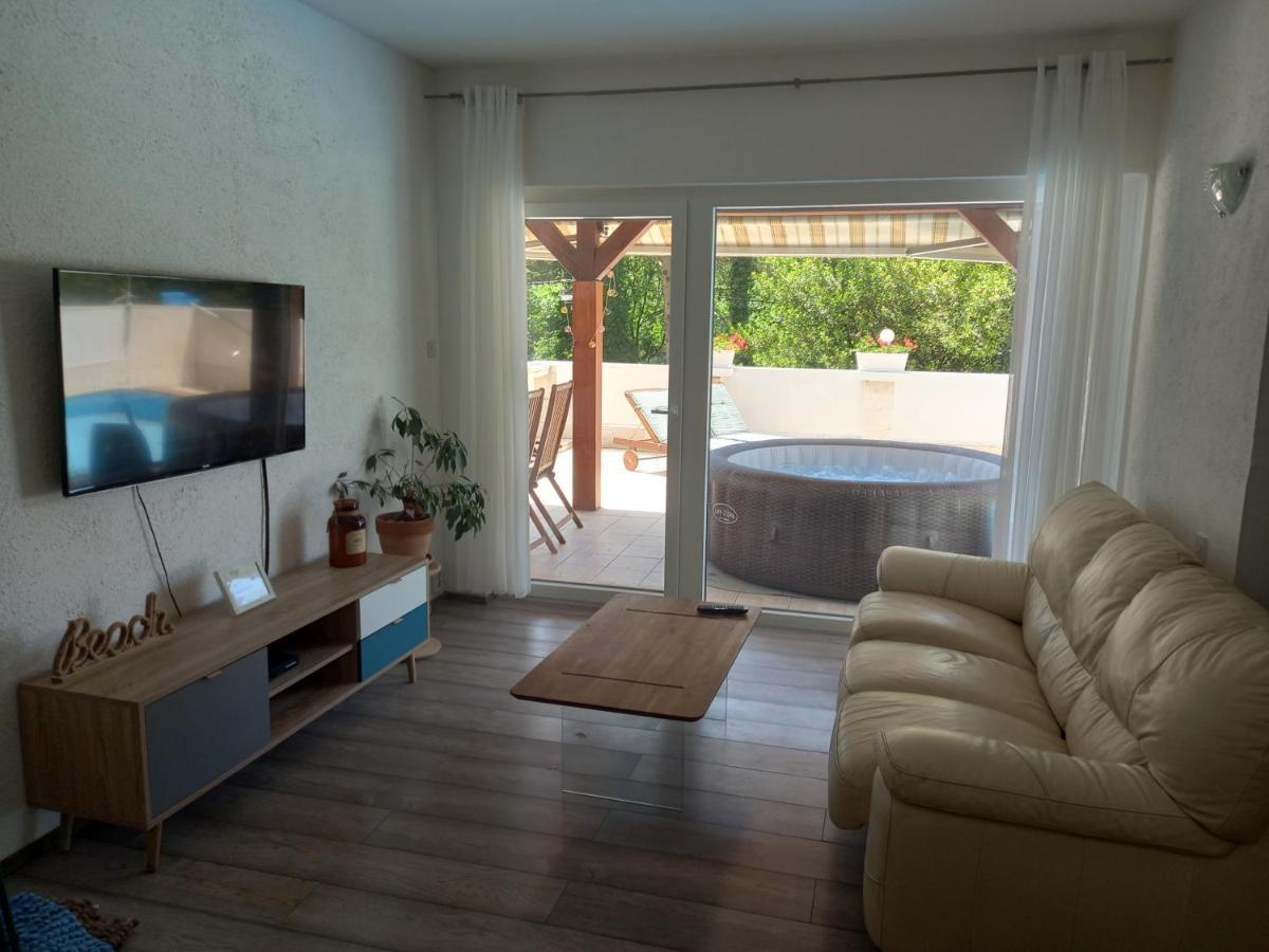 Vila Brig 108 - Private Swimming Pool And Jacuzzi Rijeka Bagian luar foto